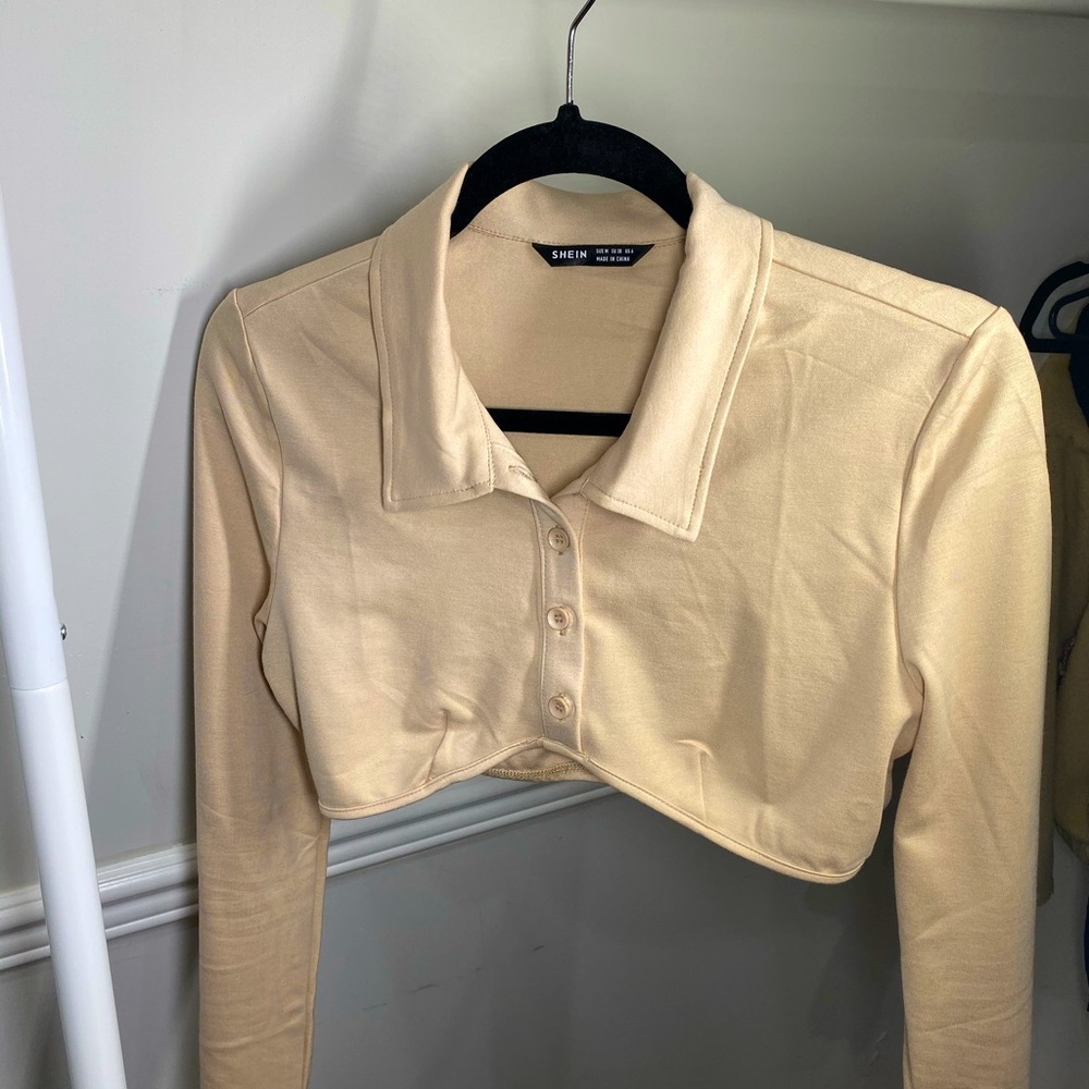 Button front crop tee
